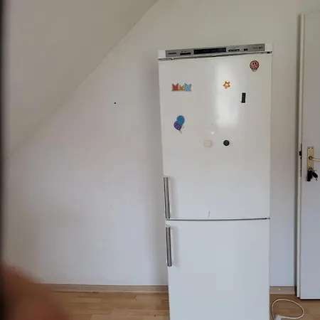 Cosy Mit Eigenem Kuehlschrank Und Ferneseher 民宿 奥格斯堡
